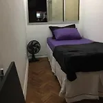 Quarto De Solteiro Em Casa Privada